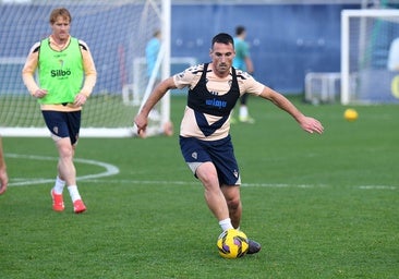 Cádiz CF: San Emeterio, de roja a roja y tira porque le toca