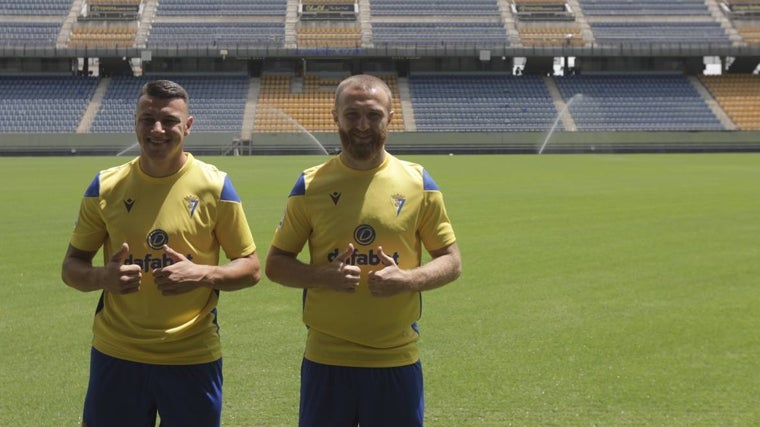 Osmajic y Haroyan durante su presentación como jugadores del Cádiz CF.