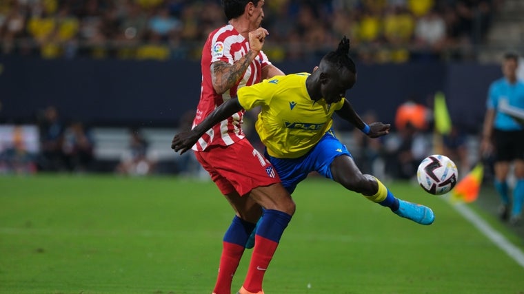 Awer Mabil durante su etapa en el Cádiz CF.