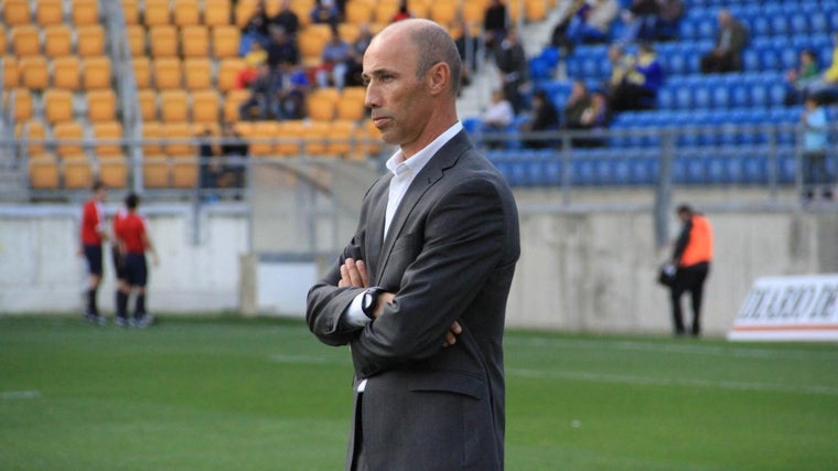 Antonio Calderón fue el primer entrenador elegido por Manuel Vizcaíno.