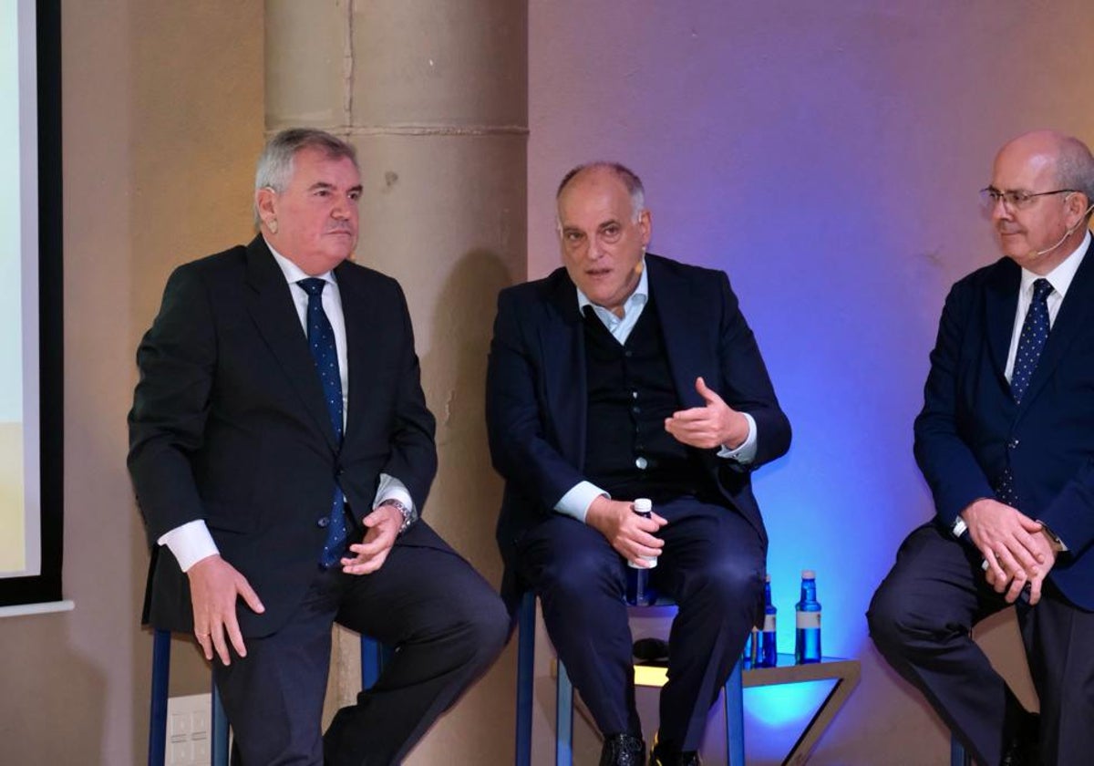 Manuel Vizcaíno, Javier Tebas y Javier Sánchez Rojas, durante la presentación de Sportech City.