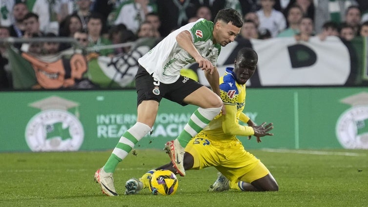 Con Moussa Diakité, el Cádiz CF tiene centrocampista para largo