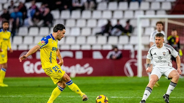 La derrota no fue lo único: bajas importantes en defensa en el Cádiz CF