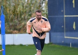 Lluvia tras el descanso en la vuelta al trabajo del Cádiz CF