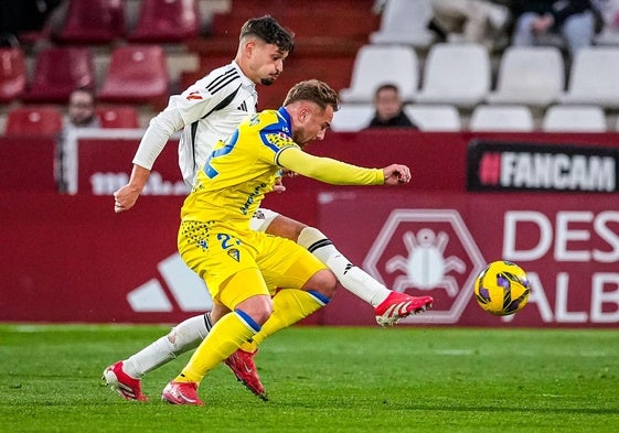 Javi Ontiveros es indiscutible en este Cádiz CF.