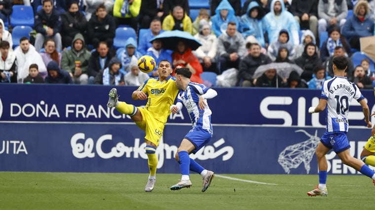 Brian Ocampo se marchó lesionado de La Rosaleda.