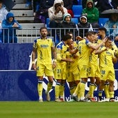 Los jugadores del Cádiz CF celebran el tanto de Óscar Melendo