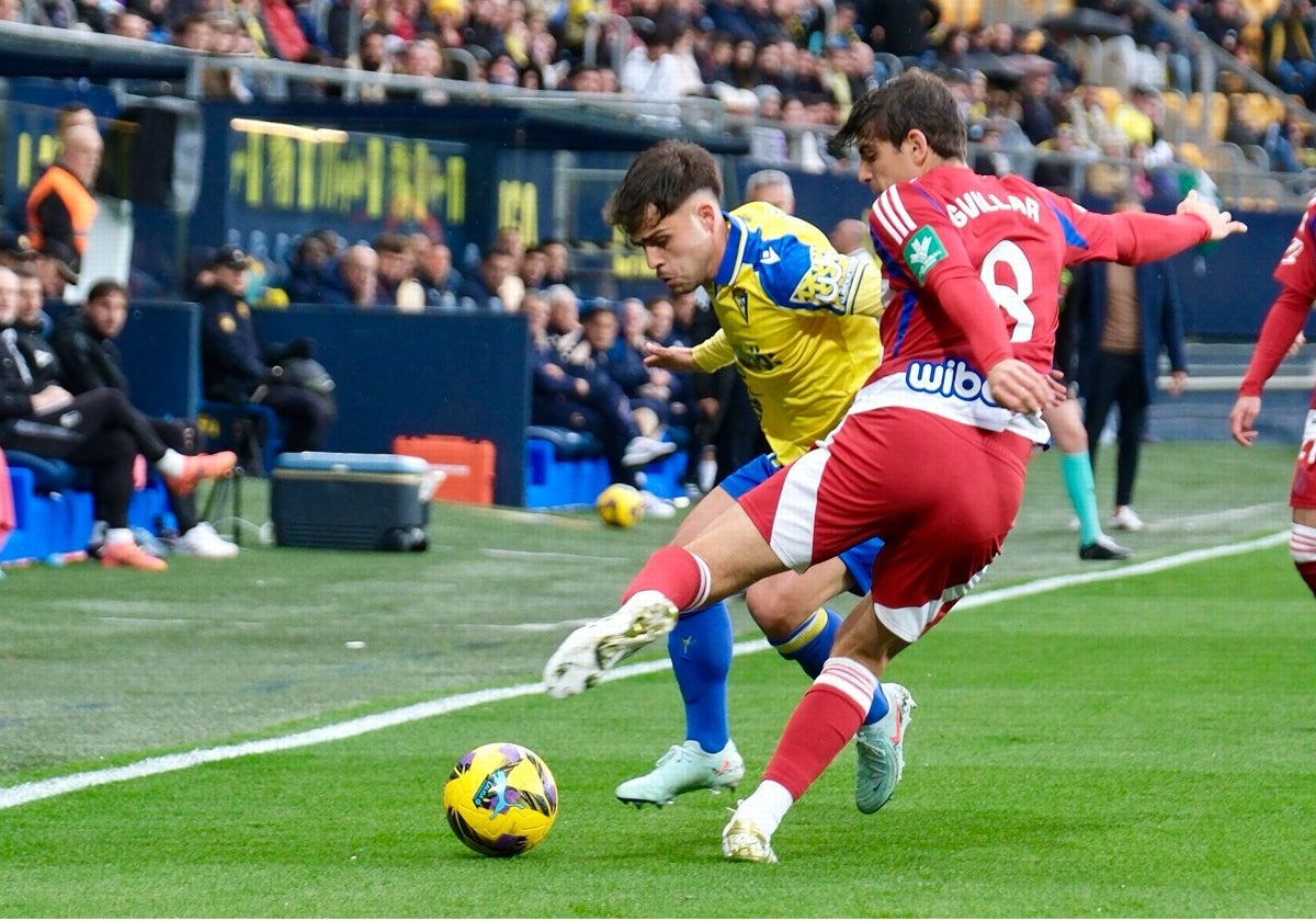 Óscar Melendo, durante el Cádiz - Granada