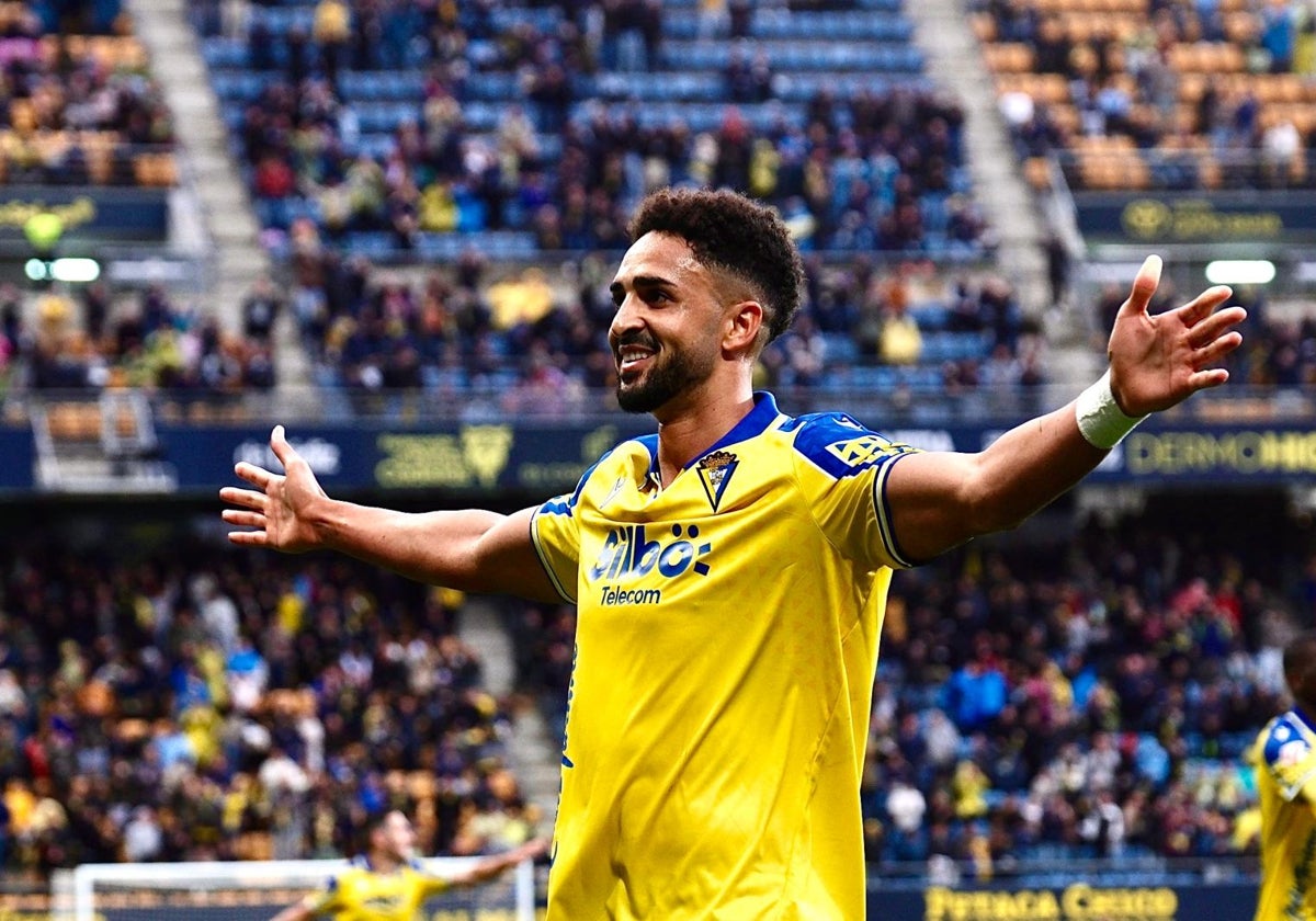 Chris Ramos celebra su noveno gol en Liga.