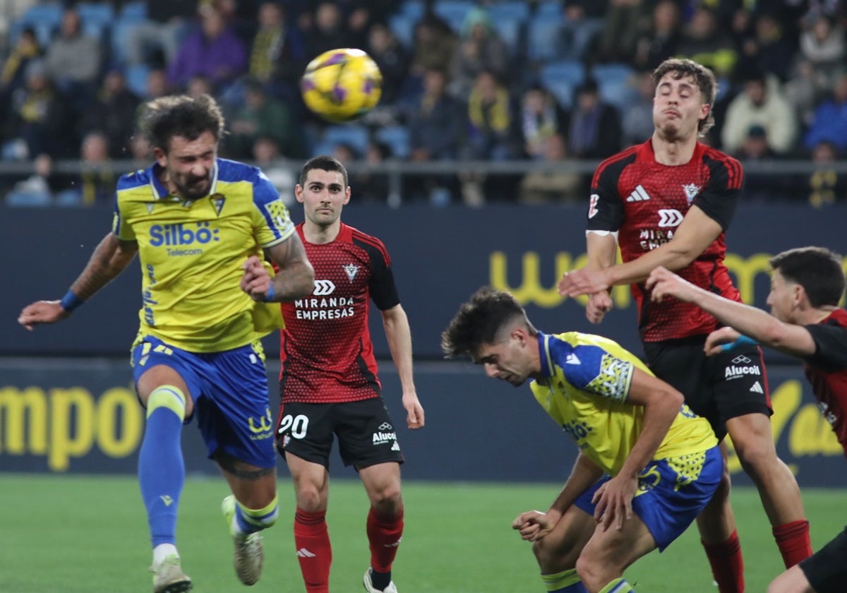 Bojan Kovacevic no podrá jugar en Tenerife.