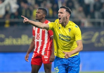 El exjugador del Cádiz CF Lucas Pérez deberá estar apartado del césped por una enfermedad contagiosa