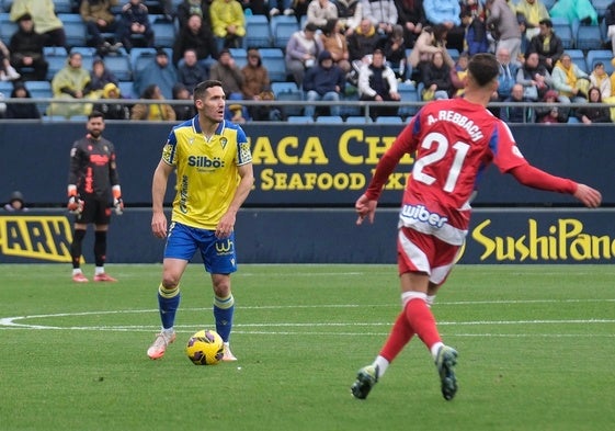 Zaldua es uno de los laterales derechos del Cádiz CF.