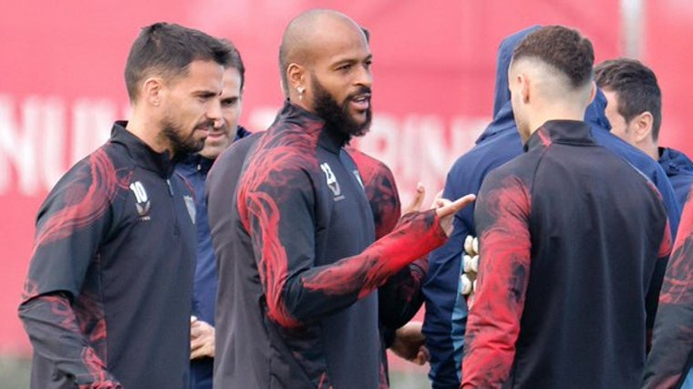 Suso en un entrenamiento con el Sevilla FC.
