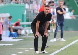 Ivan Ania: «Los dos son penaltis, por menos nos pitaron uno a nosotros en Cádiz»