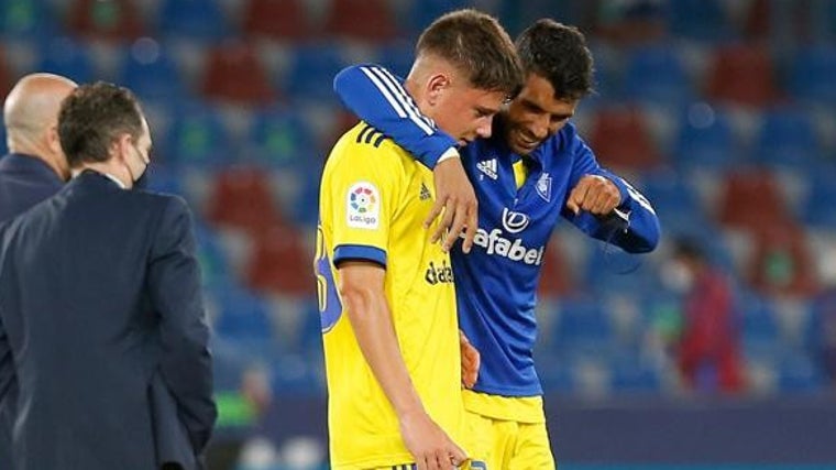 Álvaro Bastida llegó a jugar en Primera con el Cádiz CF.