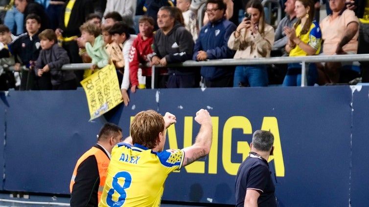 Álex, su hermano y su futuro incierto en el Cádiz CF