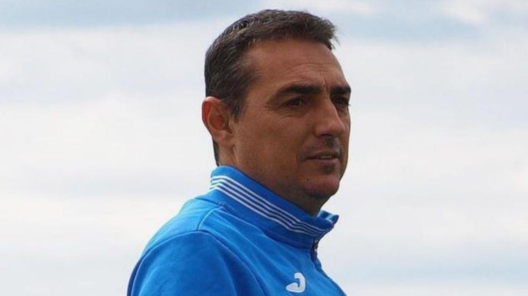 El entrenador madrileño Carlos Pérez Salvachúa.