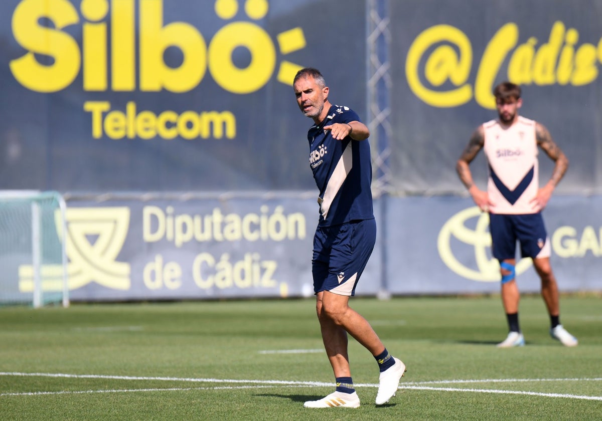 Gaizka Garitano dirige el entrenamiento
