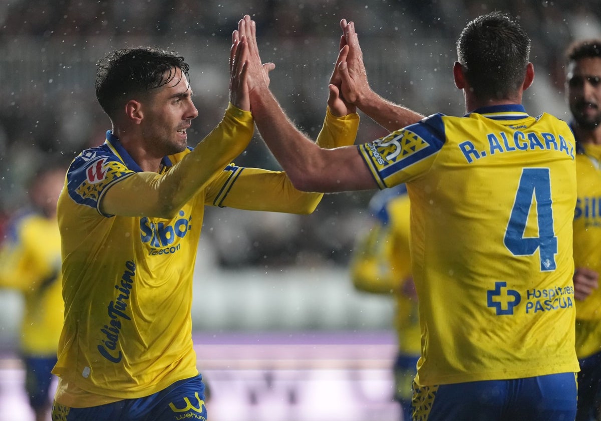Rubén Sobrino y Rubén Alcaraz tienen contrato en vigor con el Cádiz CF.