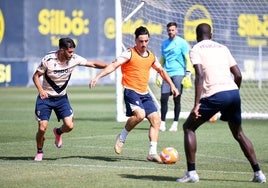 Iza, Mwepu y David Gil firmarán autógrafos en la tienda oficial