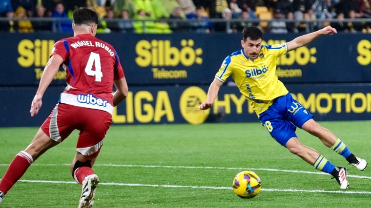 José Joaquín Matos durante el Cádiz - Granada esta temporada.