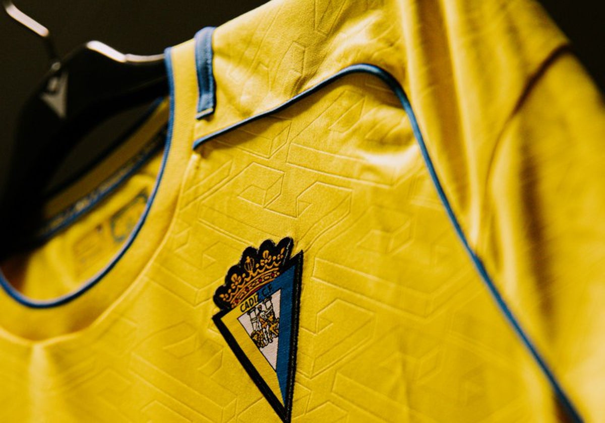 Macron seguirá vistiendo al Cádiz CF.