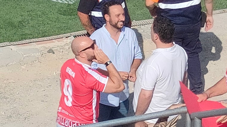 Germán Beardo, Jesús Rodríguez y Rafael Contreras conversan antes del encuentro.