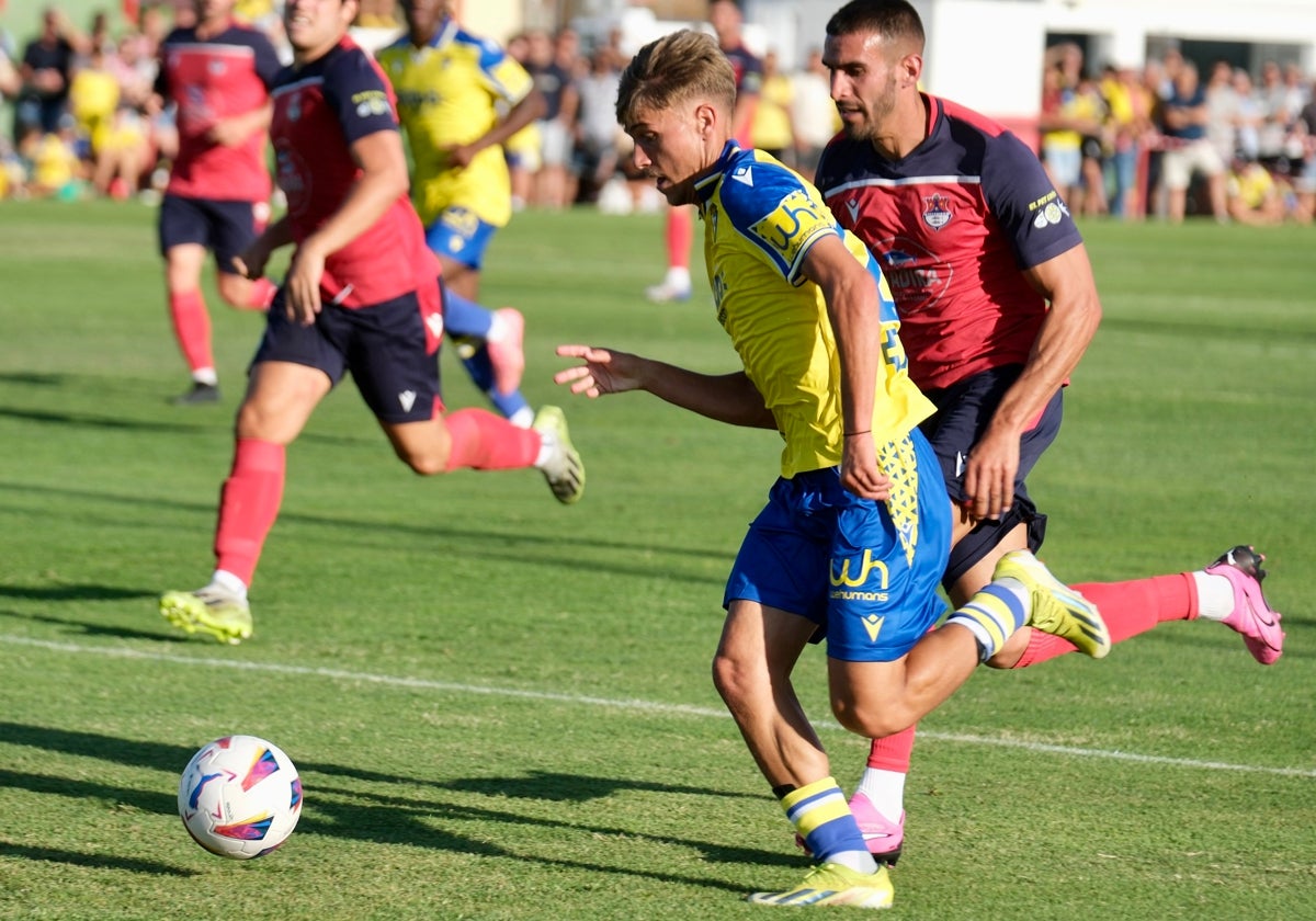 El Cádiz CF volverá a jugar su primer encuentro de la pretemporada ante el Barbate en Benalup - Casas Viejas.