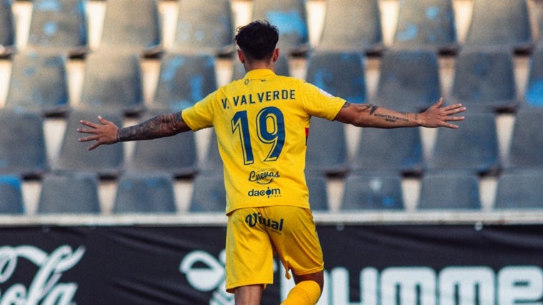 Víctor Valverde durante su paso por el filial del Villarreal.