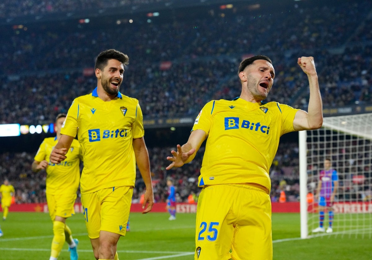 Lucas Pérez celebra el gol de la victoria en el Noo Camp de la 21/22.