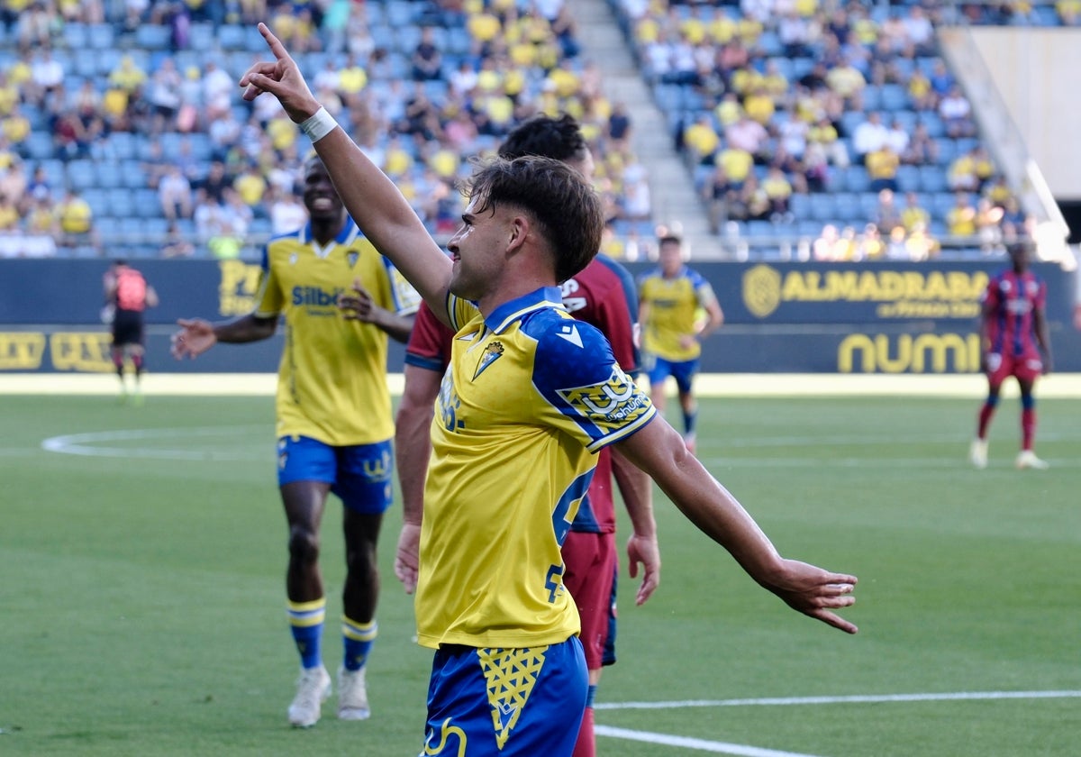 Óscar Melendo, excentrocampista del Cádiz CF.