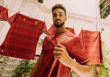 Polémica en redes sociales por llevar la segunda equipación del Cádiz CF los colores de España: «Es un símbolo de...»