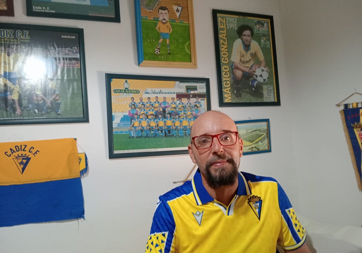 Jesús Suero en su habitación decorada del Cádiz CF