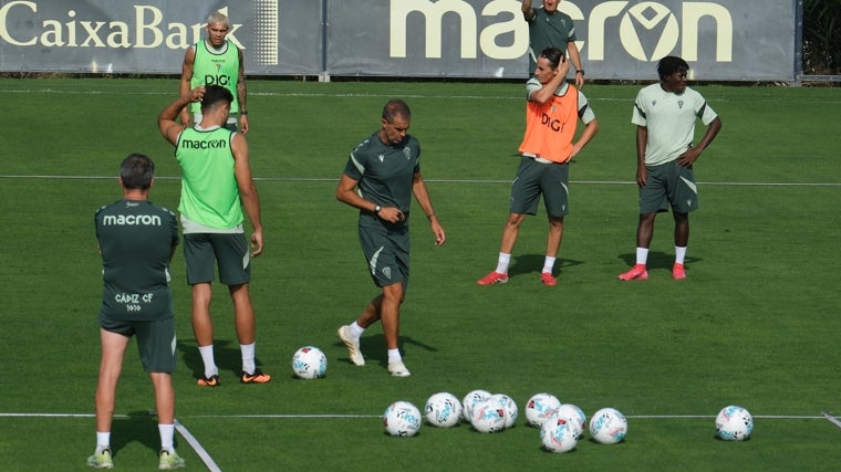 El Cádiz CF ya lleva a cabo su pretemporada en El Rosal.
