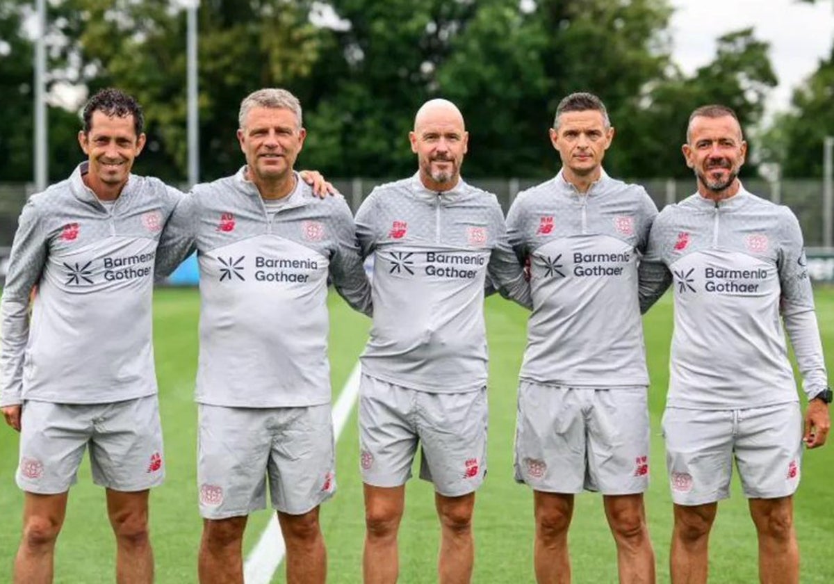 Miguel Ángel Campos, a la derecha en la imagen, forma parte del cuerpo técnico del Bayer Leverkusen.