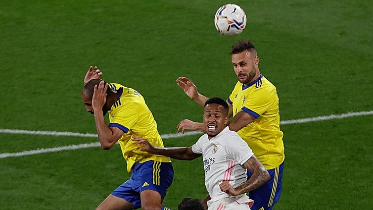 Cala: «La posición de central está cubierta en el Cádiz CF»