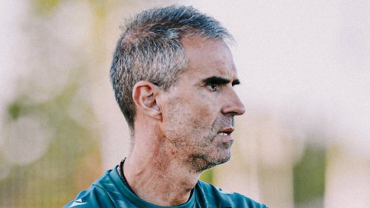 Gaizka Garitano movió el banquillo en el descanso.