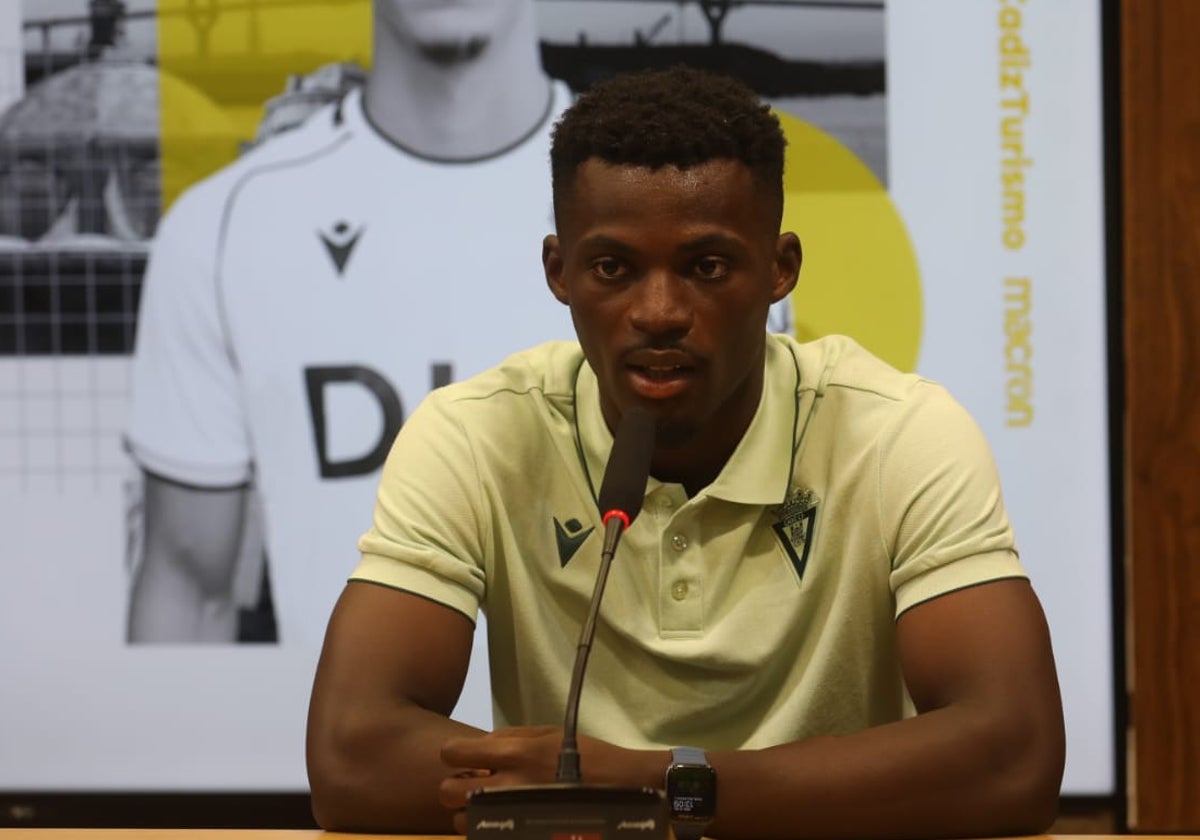 El futuro de Isaac Obeng se decide en las próximas semanas.