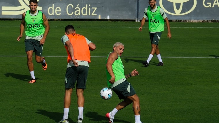 El Cádiz CF continúa con su preparación.
