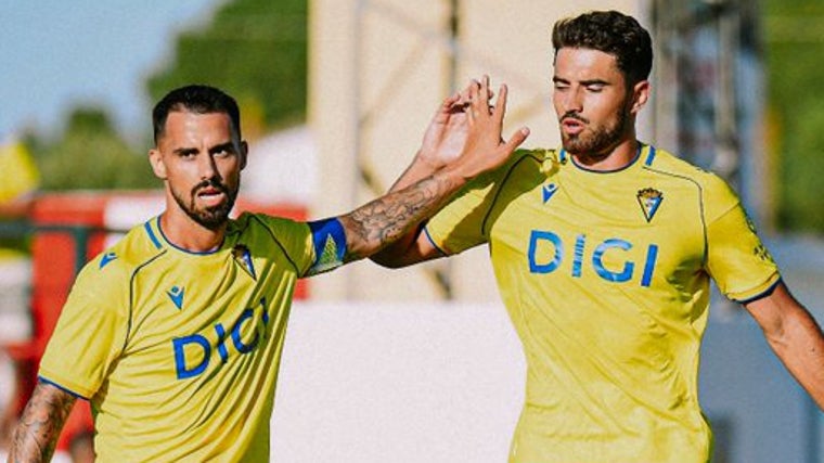 Suso y Álvaro García Pascual han llegado al Cádiz CF desde el Sevilla FC.