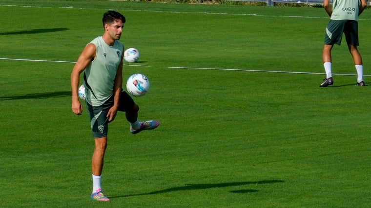 Sobrino no entra en los planes del Cádiz CF de cara a la siguiente temporada.