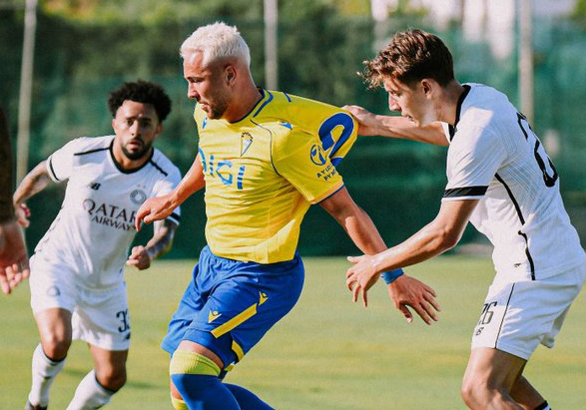 El Cádiz CF jugó un nuevo amistoso ante el Al-Sadd SC en Estepona y Ontiveros fue titular.