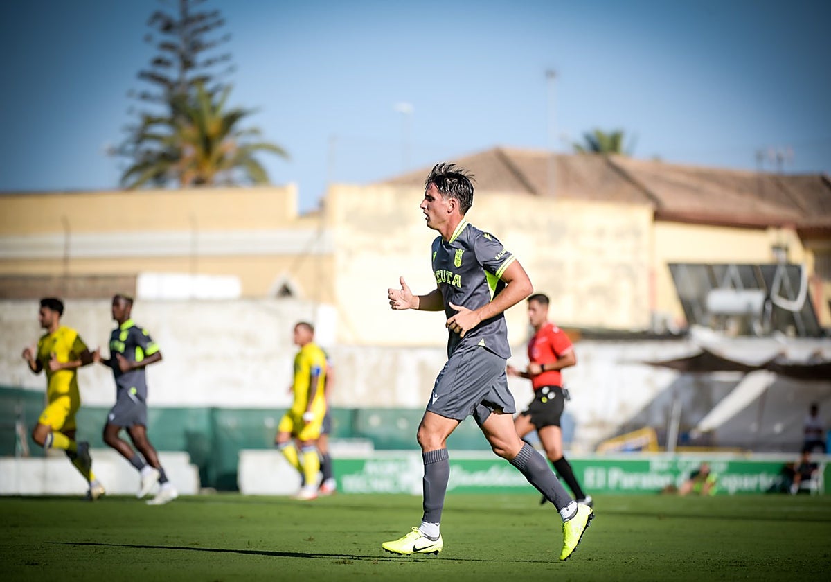 El recién ascendido a Segunda Ceuta doblegó al Cádiz CF en Sanlúcar.