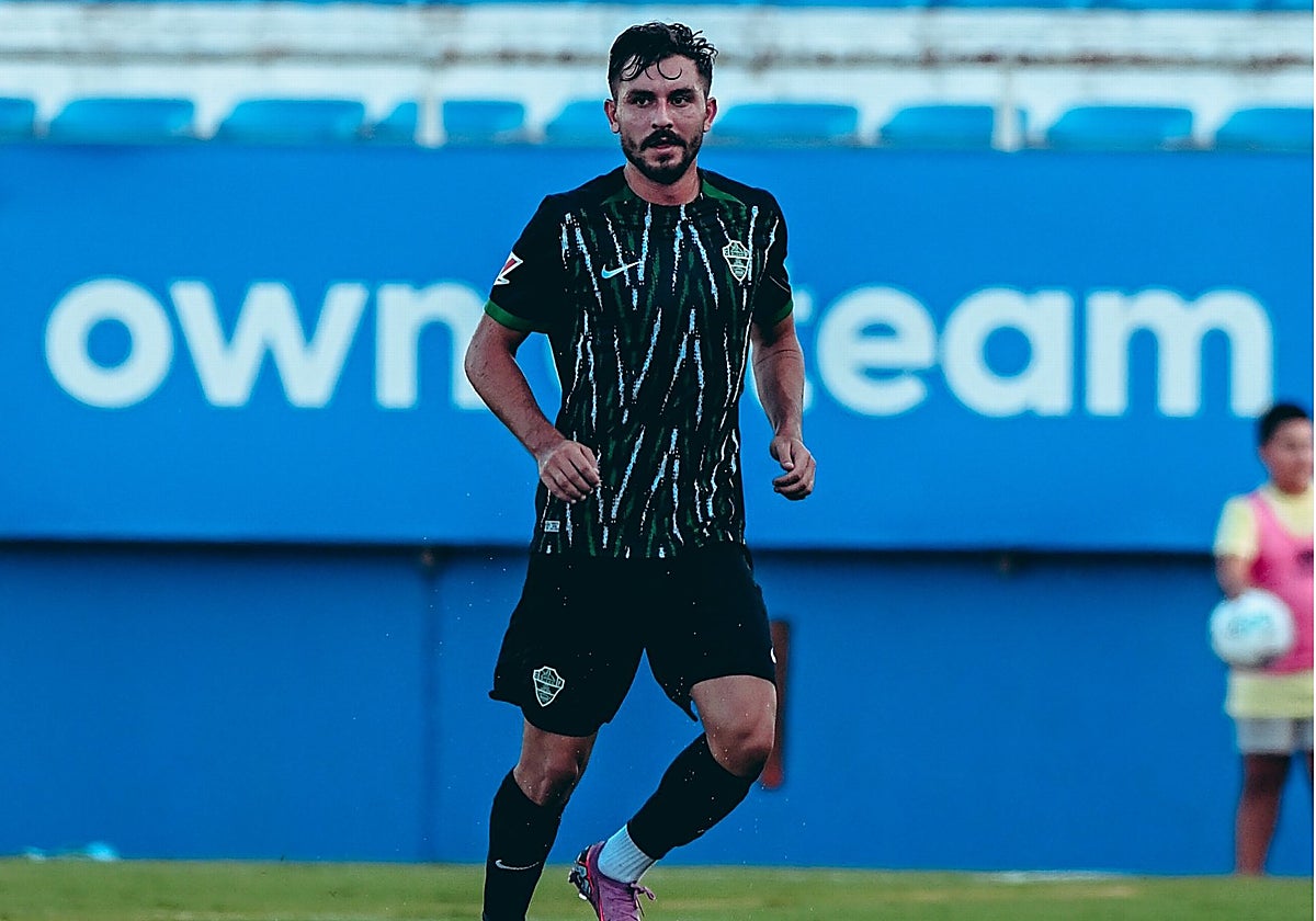 Víctor Chust, durante el amistoso contra el Almería