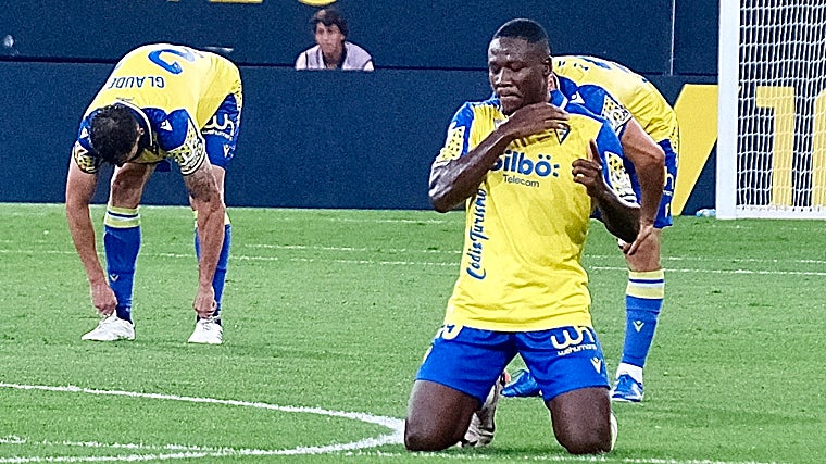 El delantero Paquito Mwepu.