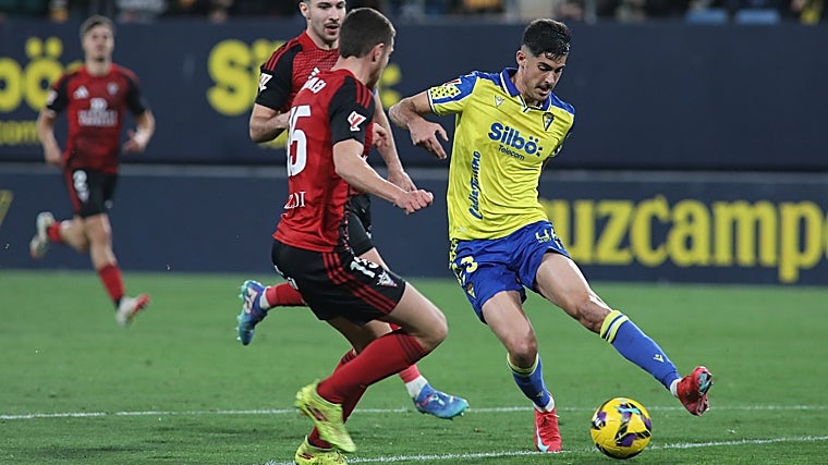 Carlos Fernández durante el Cádiz - Mirandés de la temporada pasada.