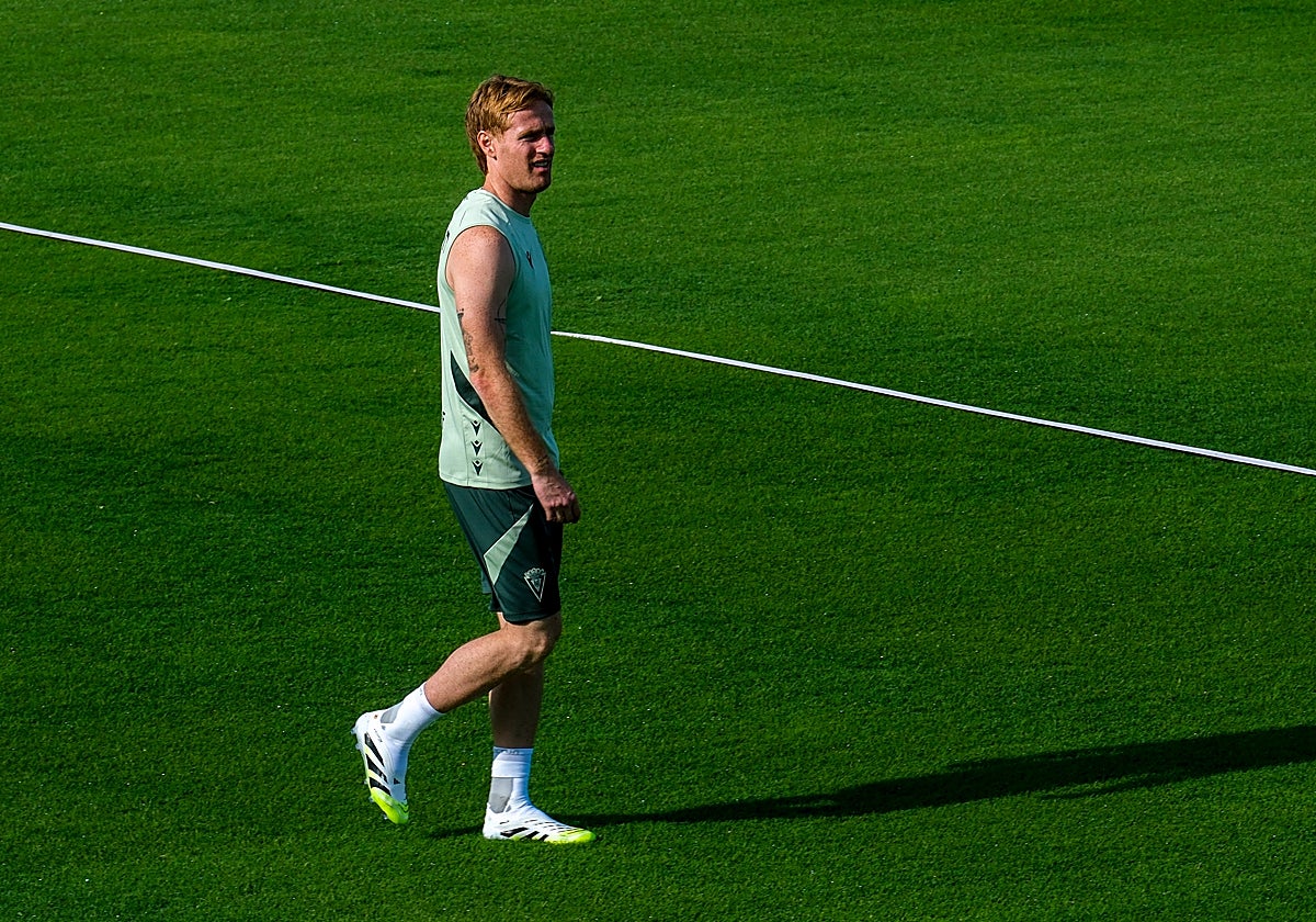 Álex Fernández, centrocampista y capitán del Cádiz CF.