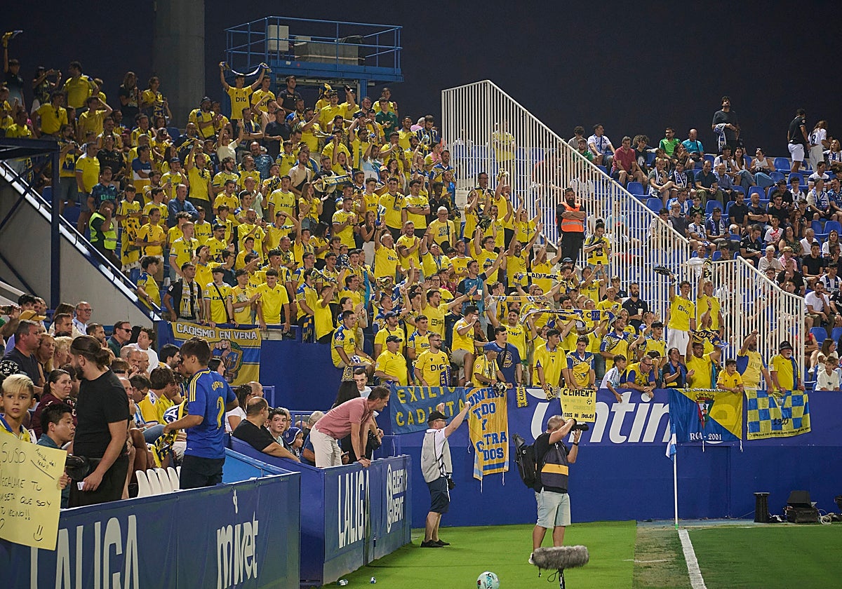 La esquinita del estadio de Butarque donde se colocron los cadistas.