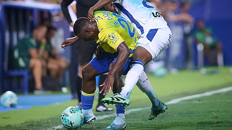 Alfred Caicedo fue uno de los tres cambios del Cádiz CF en Butarque ante el Leganés.