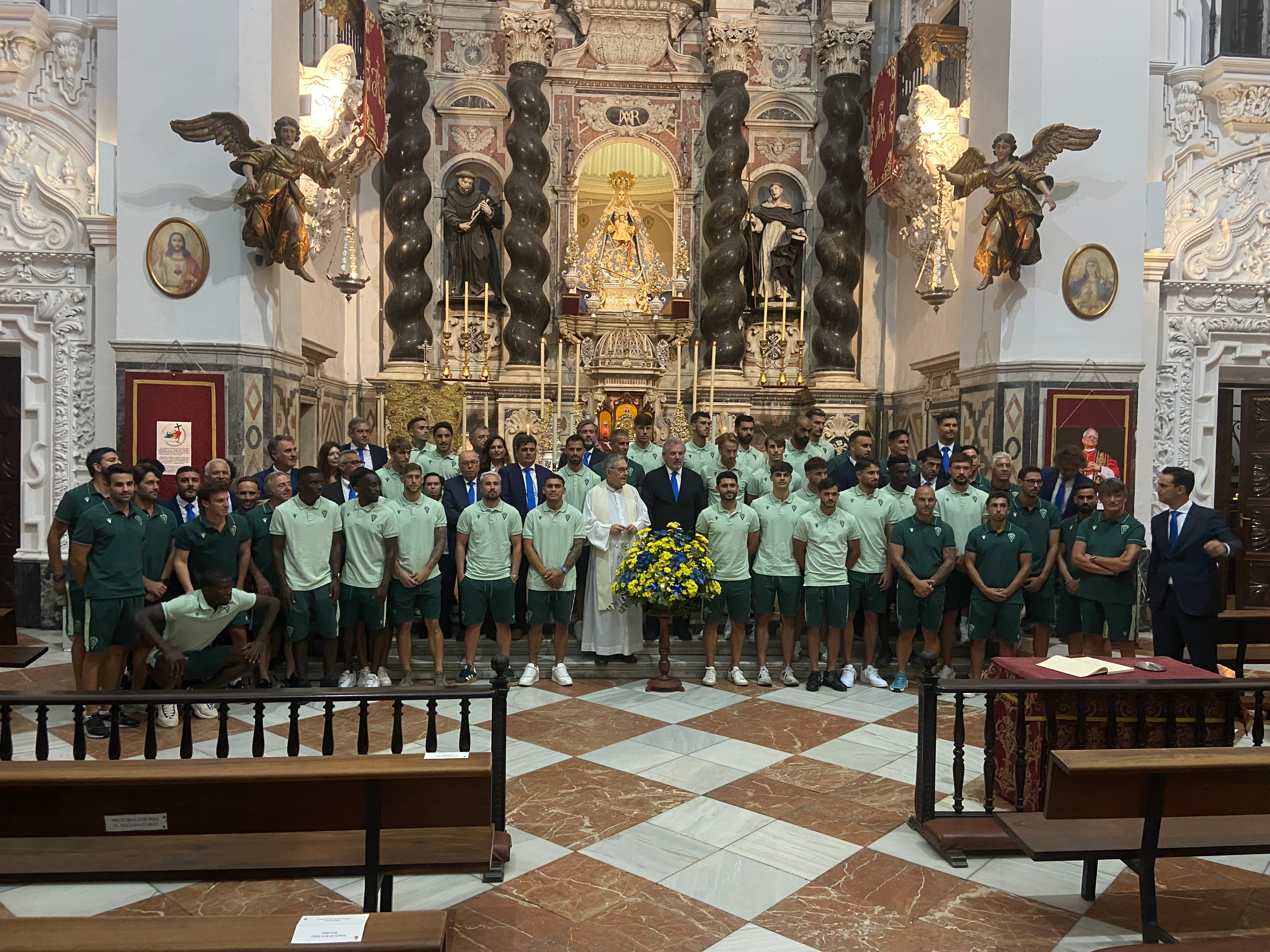 Las imágenes de la visita del Cádiz CF a la Patrona